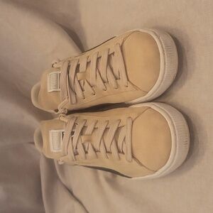 TAN/ BLACK Suede PUMA skate sneakers US sz 9